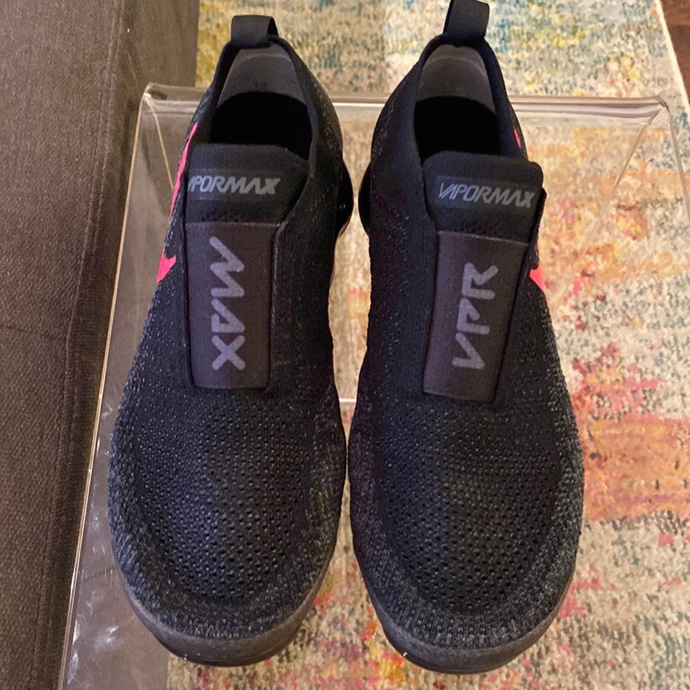 Almost brand new Nike vapor max slip on sneakers